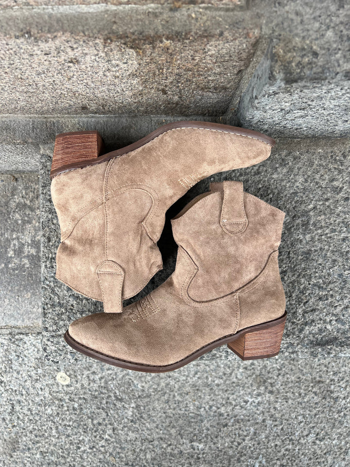 Canyon Short Western Boots – Sand Suede