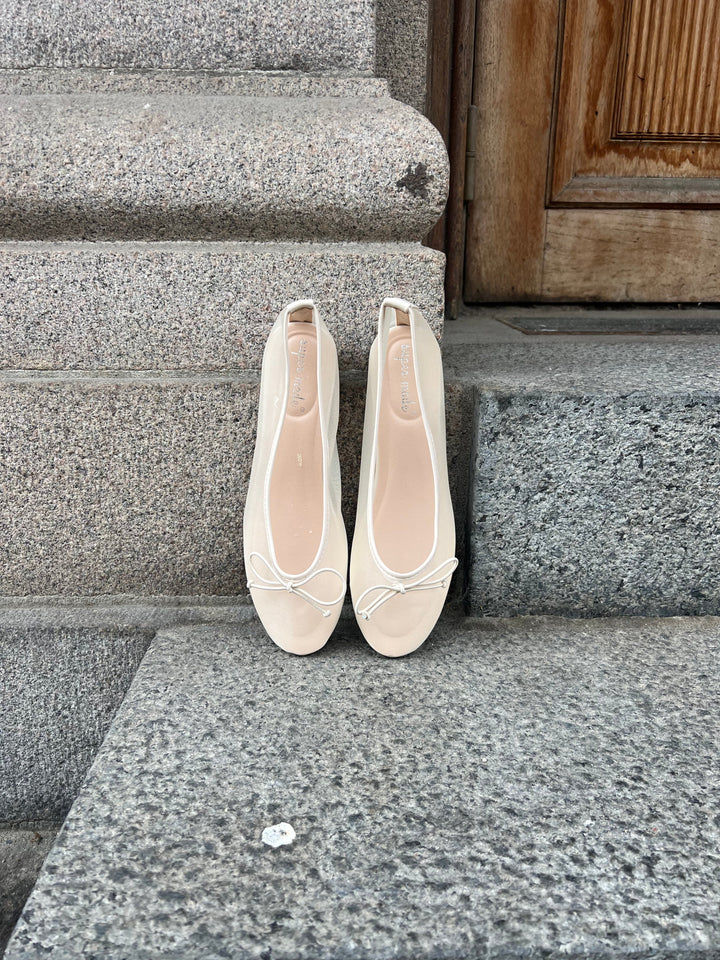 Vega Mesh Ballerina – White