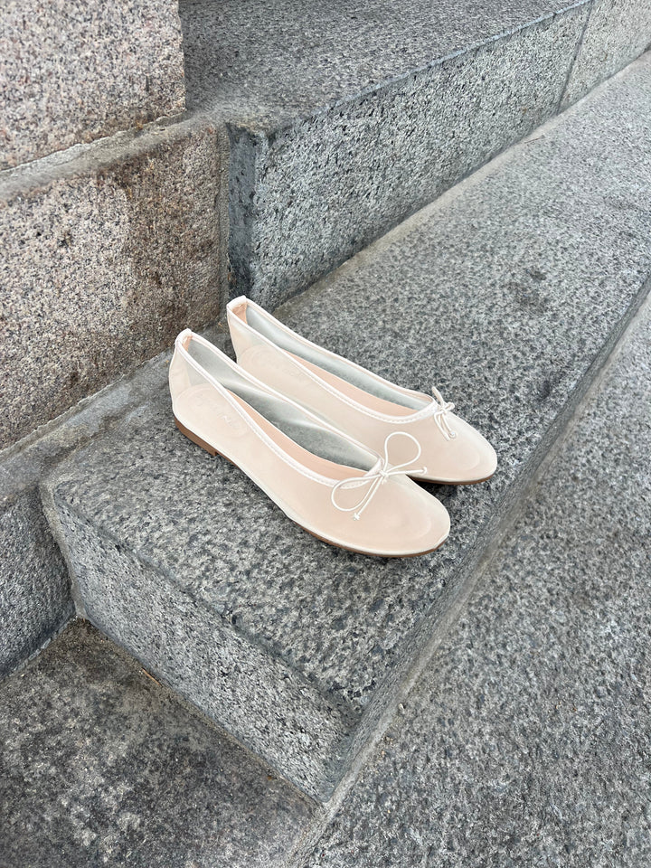 Vega Mesh Ballerina – White