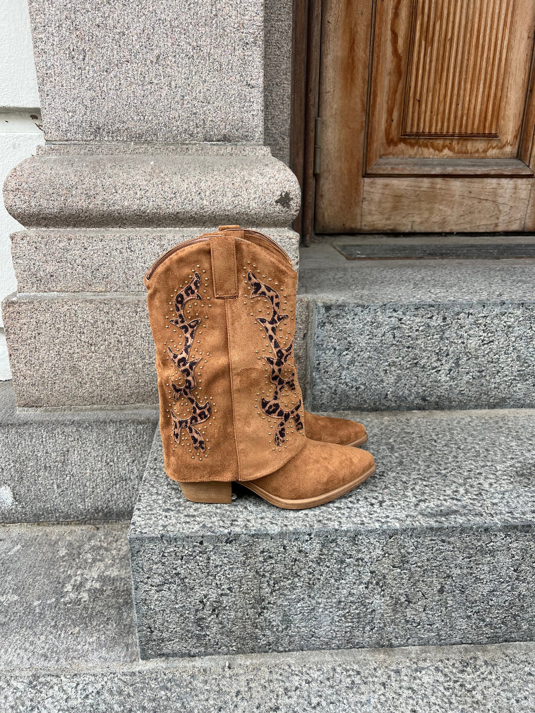 Arizona Embroidered Western Boots – Camel