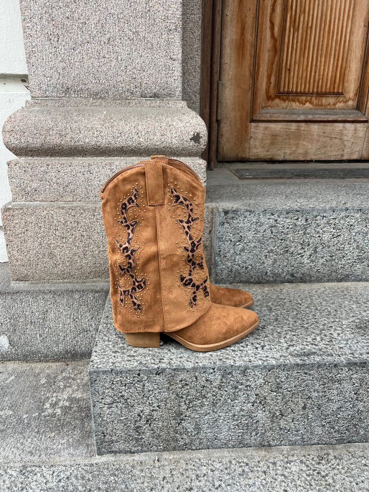 Arizona Embroidered Western Boots – Camel