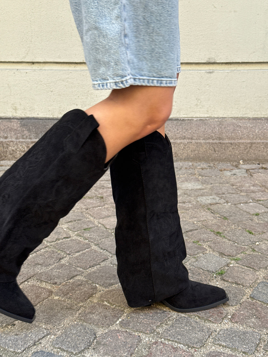 Katrine Suede Boots - Black
