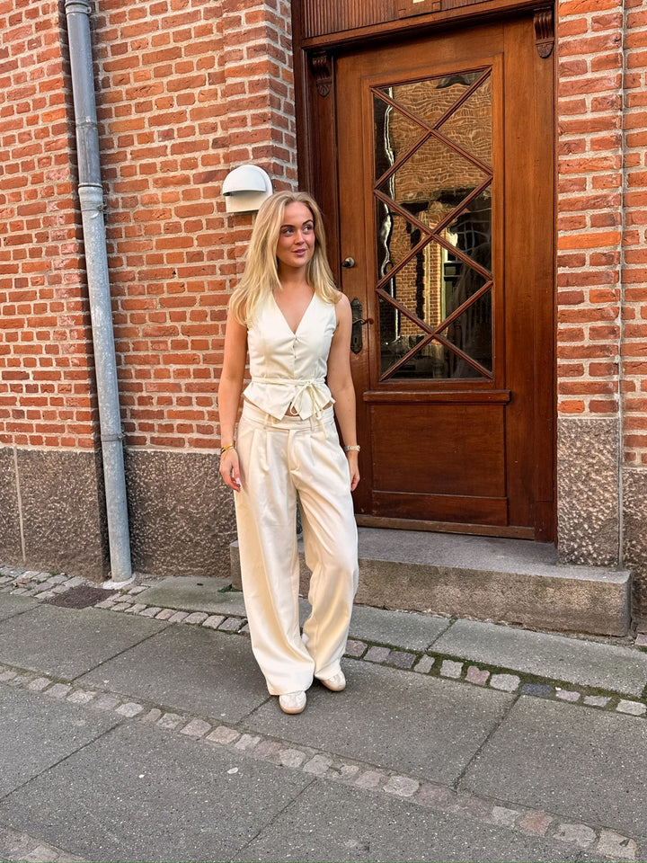 Kylie Belt Vest - Off White