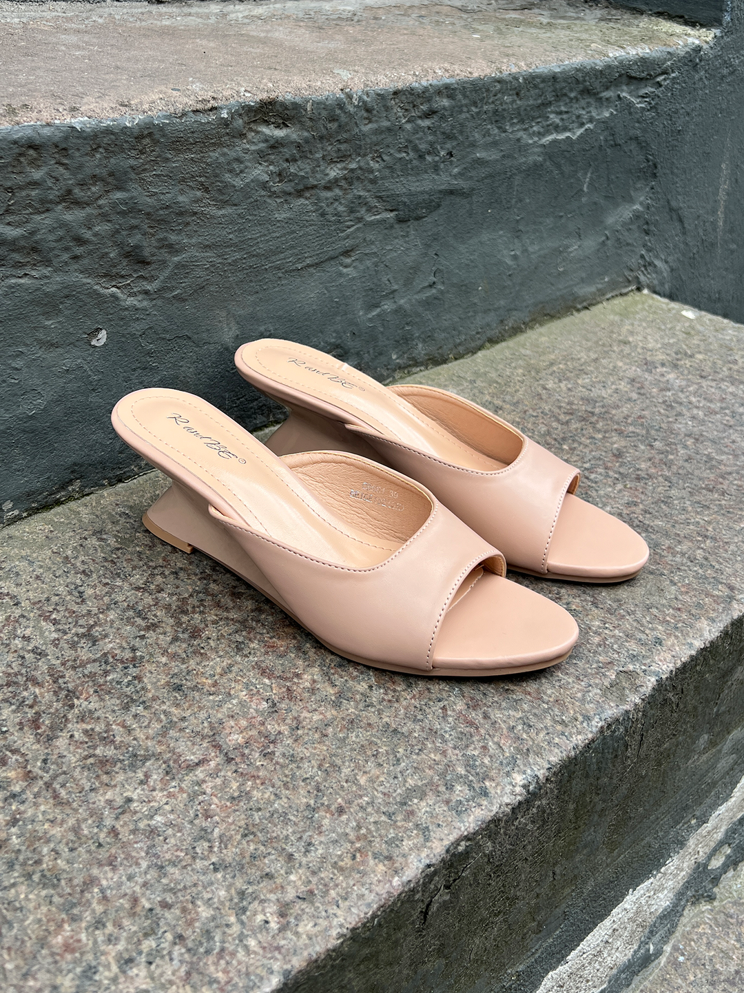 Elsa Slingback Kitten Heel - Beige