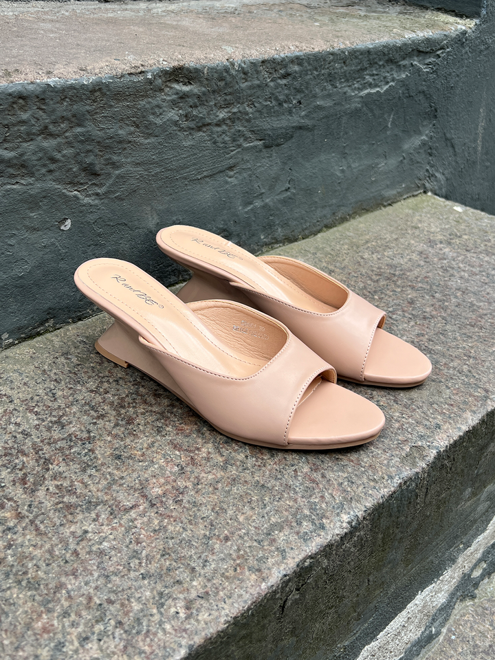 Elsa Slingback Kitten Heel - Beige